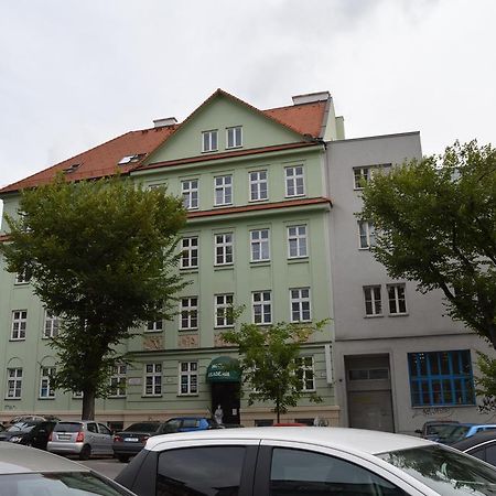 Garni Hotel SD Akademik Pressburg Exterior foto