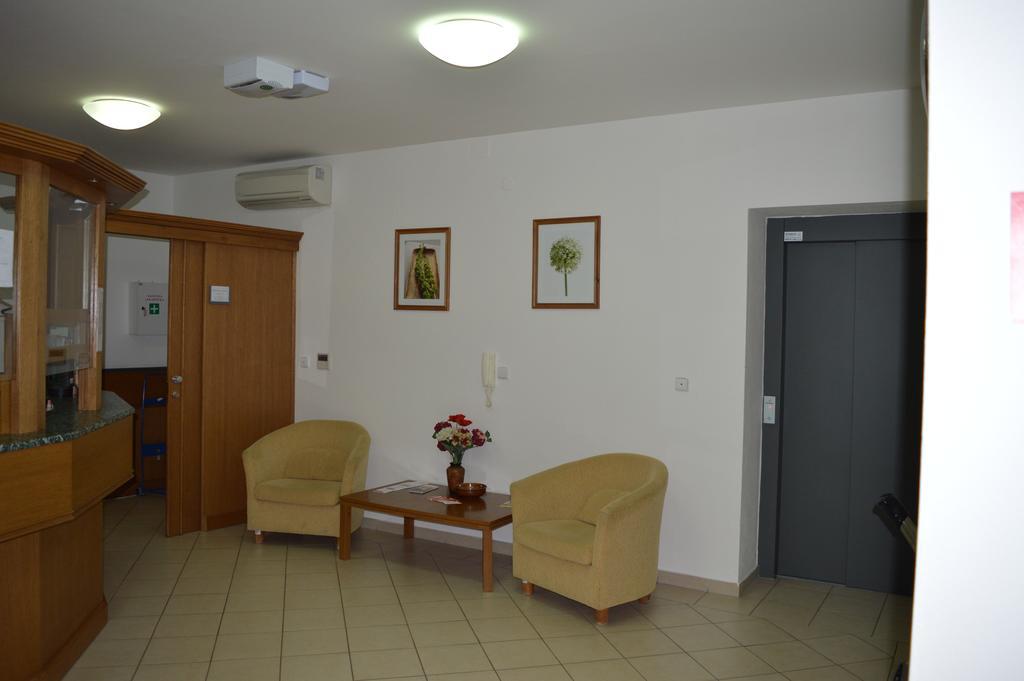 Garni Hotel SD Akademik Pressburg Exterior foto