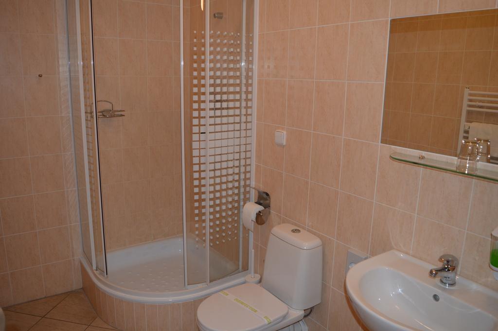 Garni Hotel SD Akademik Pressburg Zimmer foto