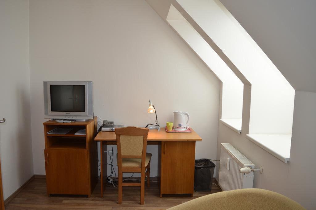 Garni Hotel SD Akademik Pressburg Zimmer foto