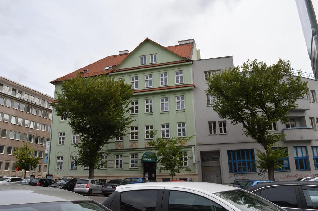 Garni Hotel SD Akademik Pressburg Exterior foto